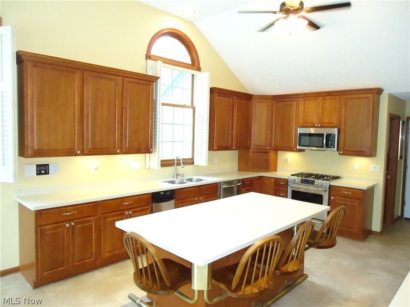 2740 S Canyon Trail, Hinckley, OH 44233 Photo 11