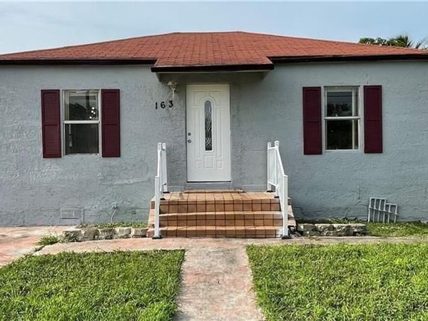 163 SW 5th Street, Deerfield Beach, FL 33441