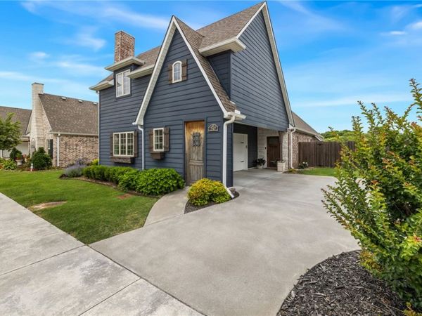 247 N Powderhorn Drive , Fayetteville, AR 72704
