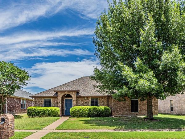 108 Oak Hollow Lane, Red Oak, TX 75154