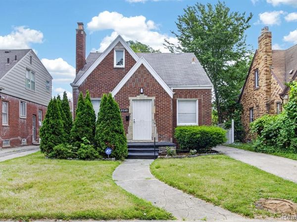 16590 Gilchrist Street, Detroit, MI 48235