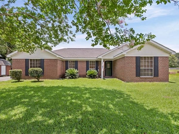5665 Orchard Street , Satsuma, AL 36572