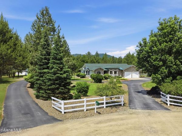 573 Tam Tam Dr , Sagle, ID 83860