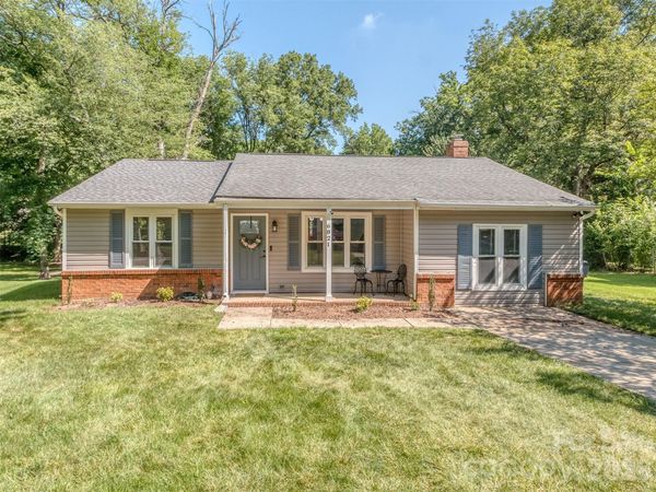 6821 Saddle Point Road , Charlotte, NC 28212