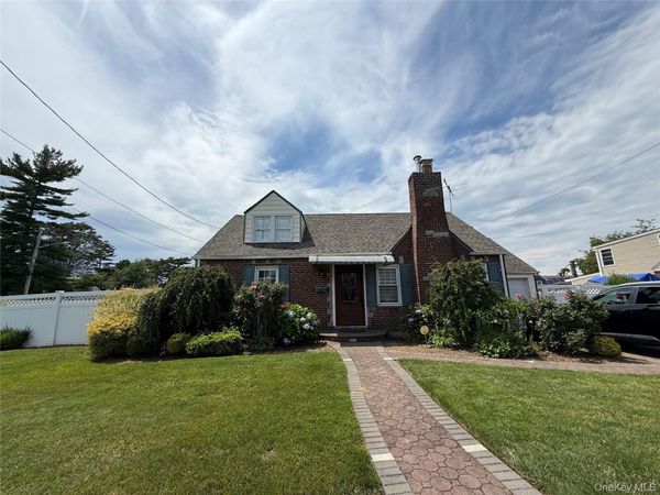 730 Cottage St , Uniondale, NY 11553
