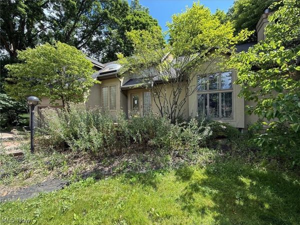 5755 Logan Arms Drive , Girard, OH 44420