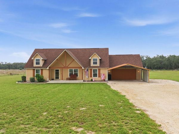 239 colt trl, Natalia, TX 78059