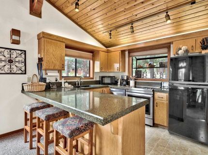 253 Basque, Truckee, CA 96161 Photo