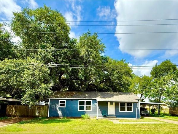 307 S East Street , Edna, TX 77957