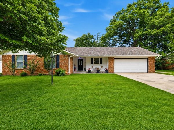 1608 S Marietta Street, Pryor, OK 74361
