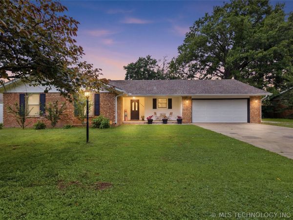 1608 S Marietta Street , Pryor, OK 74361