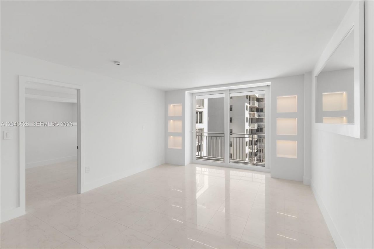 345 Ocean Dr , Unit 924, Miami Beach, FL 33139 Photo