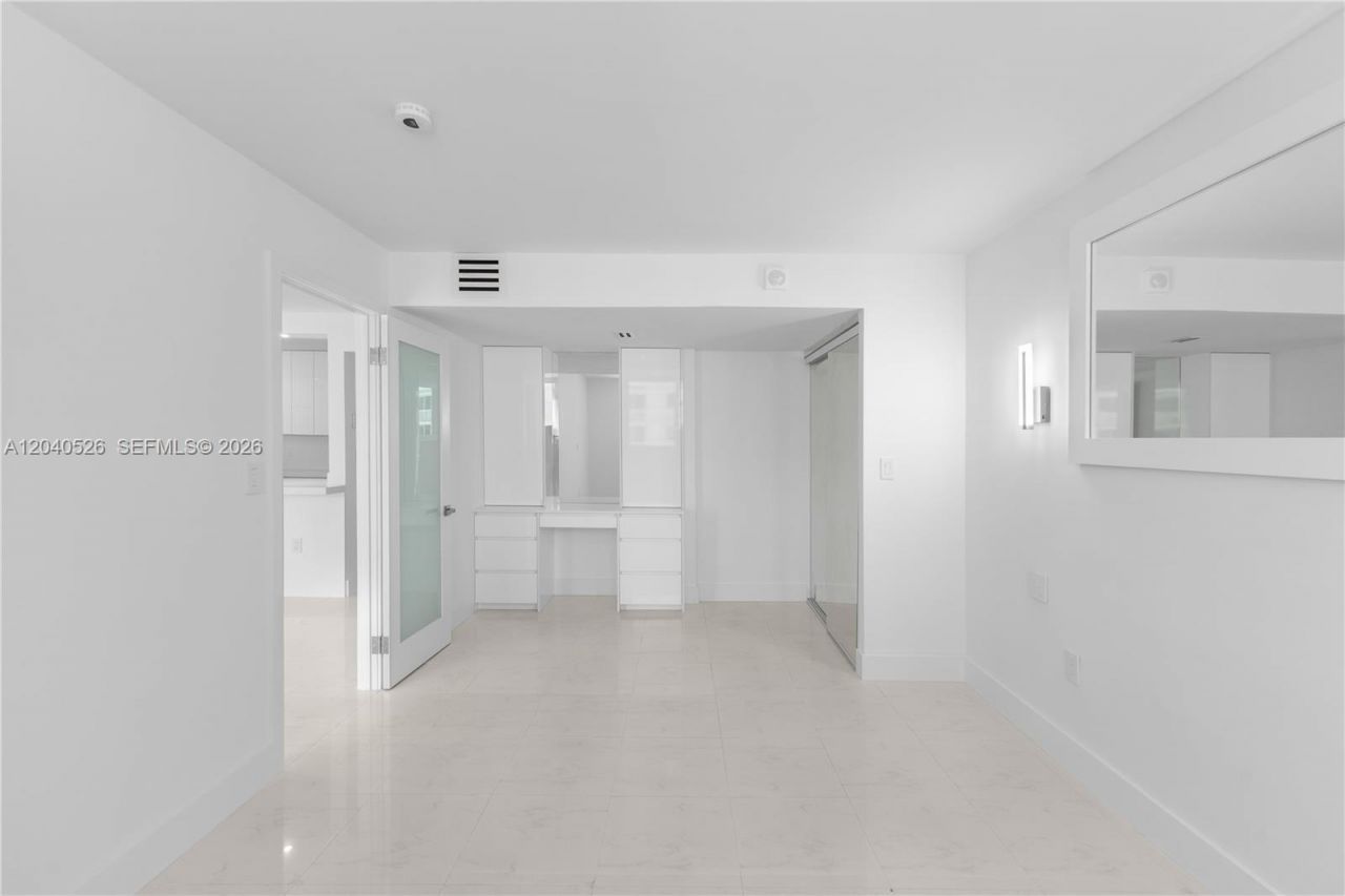 345 Ocean Dr , Unit 924, Miami Beach, FL 33139 Photo