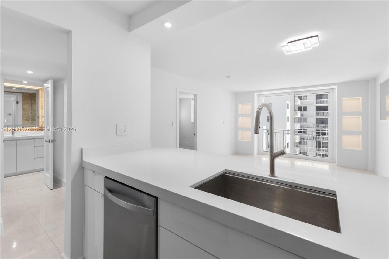 345 Ocean Dr , Unit 924, Miami Beach, FL 33139 Photo