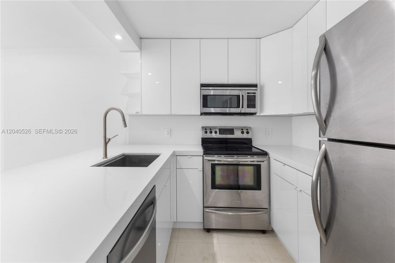 345 Ocean Dr , Unit 924, Miami Beach, FL 33139 Photo