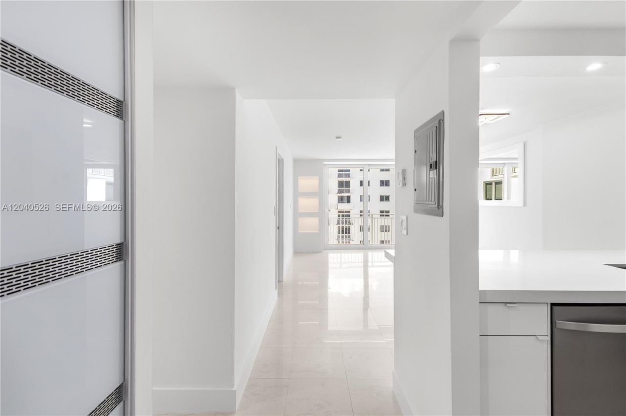 345 Ocean Dr , Unit 924, Miami Beach, FL 33139 Photo