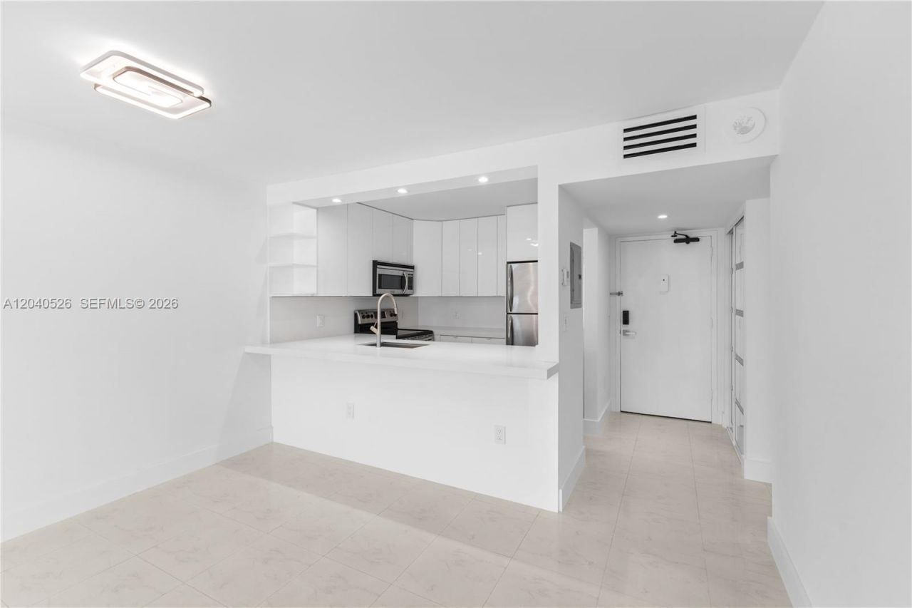 345 Ocean Dr , Unit 924, Miami Beach, FL 33139 Photo