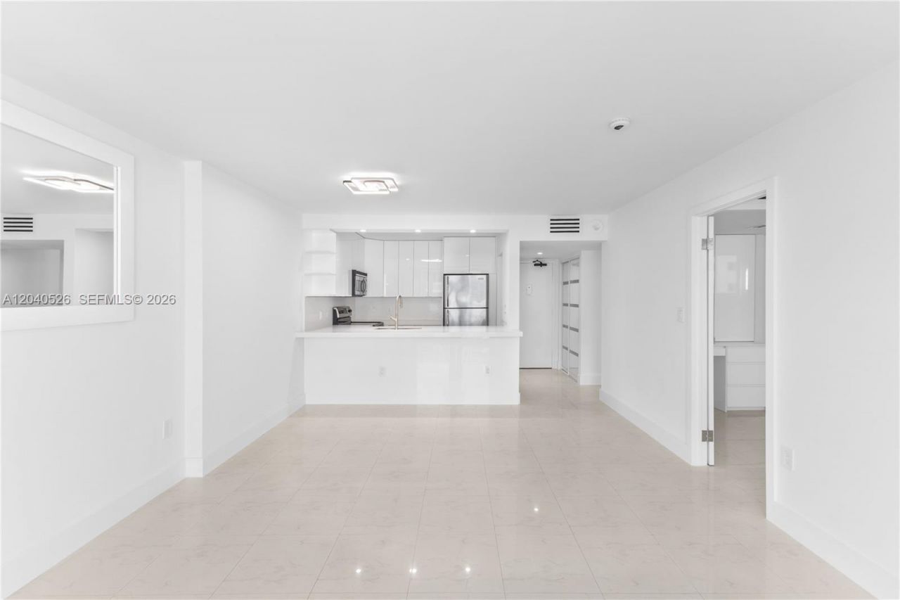 345 Ocean Dr , Unit 924, Miami Beach, FL 33139 Photo