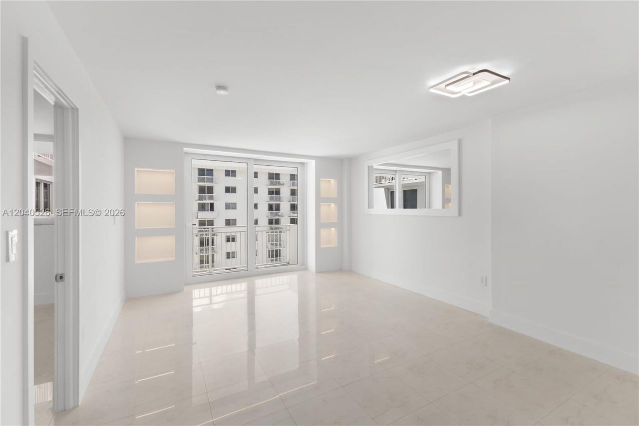 345 Ocean Dr , Unit 924, Miami Beach, FL 33139 Photo