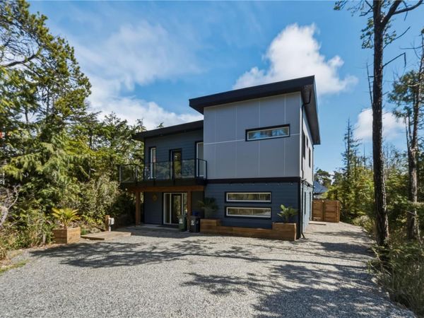 823 Lorne White Pl, Ucluelet, BC V0R 3A0