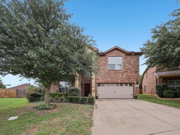 5220 Prestwick Drive, Arlington, TX 76001