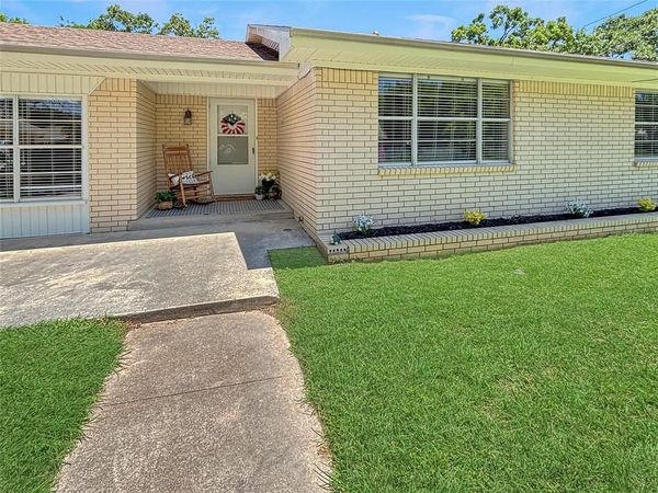 305 S Weatherford Street, Chico, TX 76431