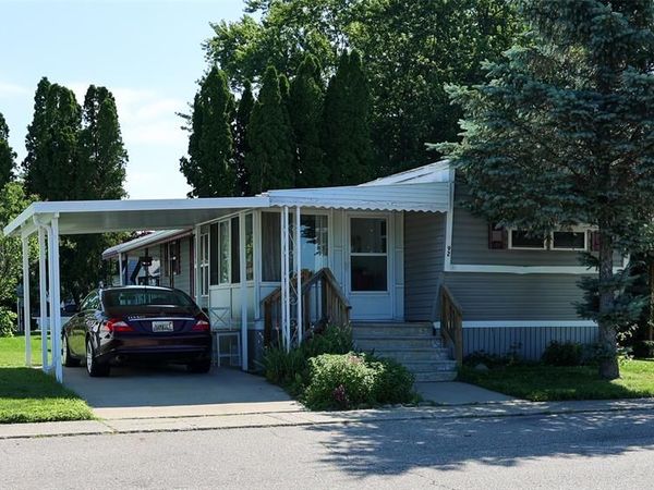 92 Carnberry Beach Blvd , White Lake Twp, MI 48386