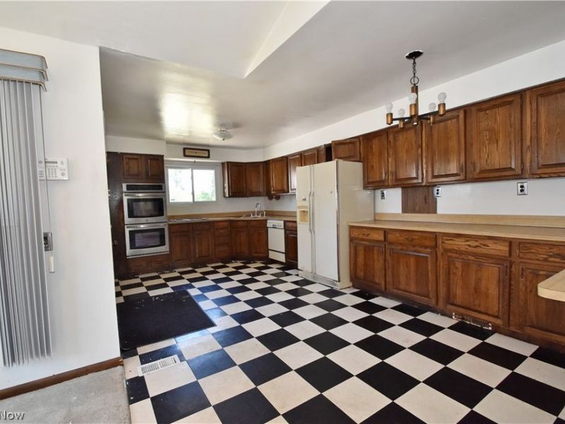 6208 Sylvia Drive, Brook Park, OH 44142 Photo 10