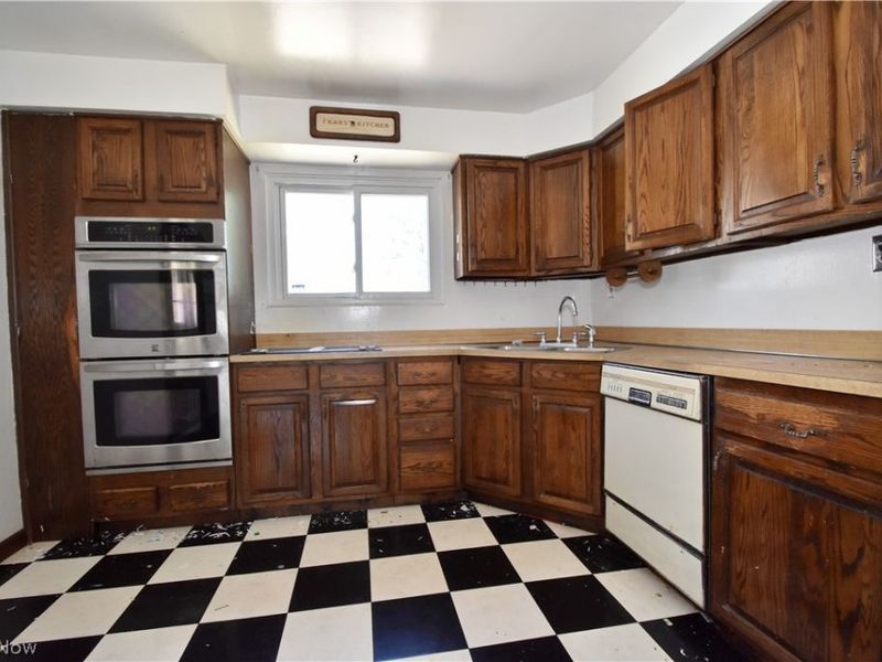 6208 Sylvia Drive, Brook Park, OH 44142 Photo 11