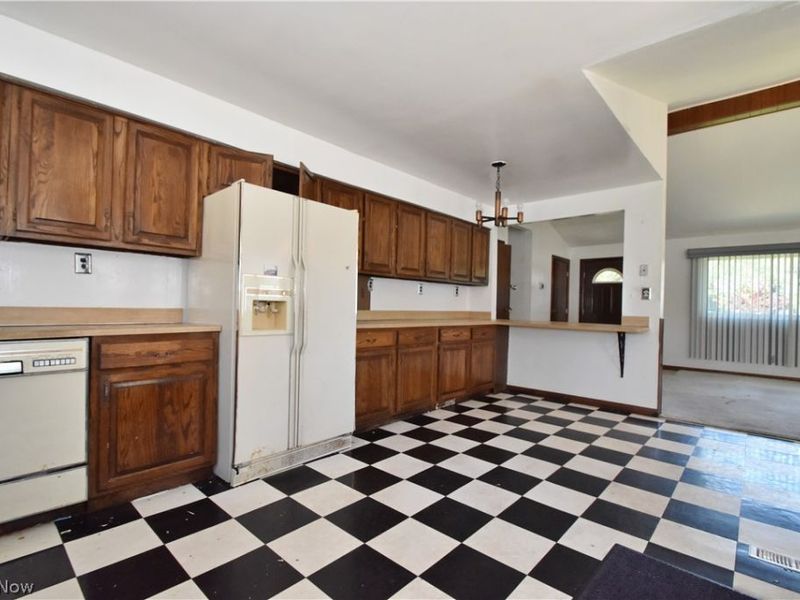 6208 Sylvia Drive, Brook Park, OH 44142 Photo 13