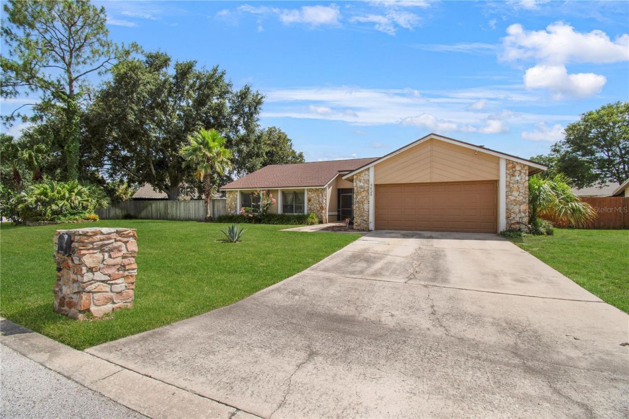 8628 Granada Boulevard, Orlando, FL 32836 Main Photo