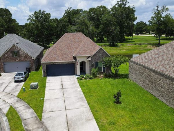 7106 Spring Gardens Dr, Baton Rouge, LA 70817
