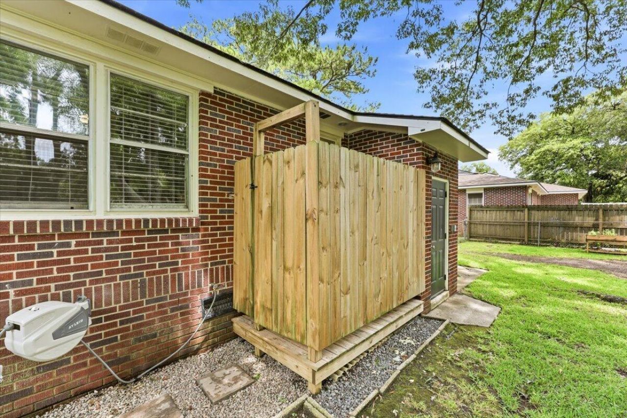 2627 Ridgewood Avenue Photo 19