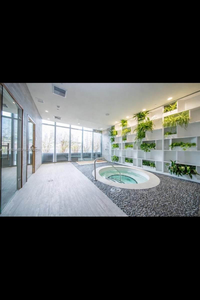45 SW 9th St, Unit 1004, Miami, FL 33130 Photo