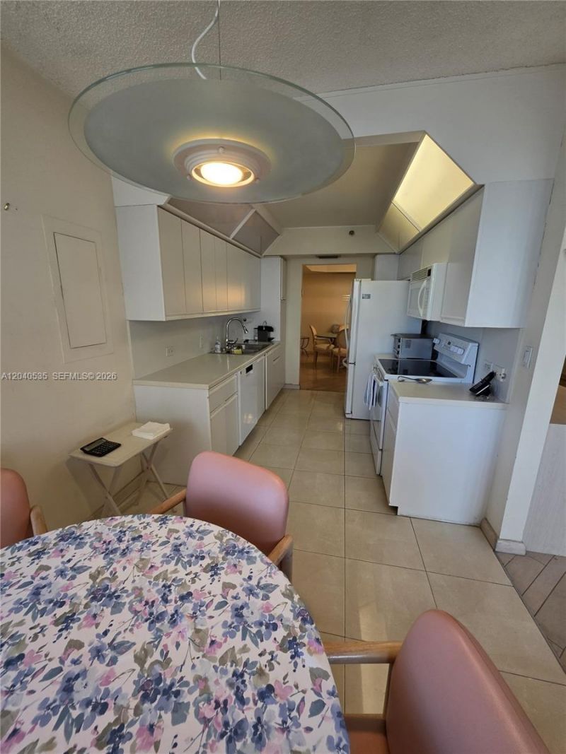 20191 E Country Club Dr , Unit 1805, Aventura, FL 33180 Photo