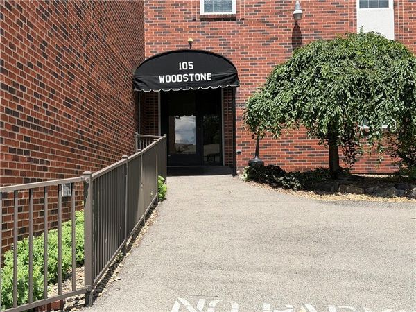105 Woodstone Ln, Unit 61, New Kensington, PA 15068