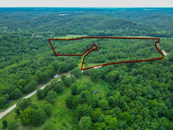 000 White Oak Road, Tunas, MO 65764