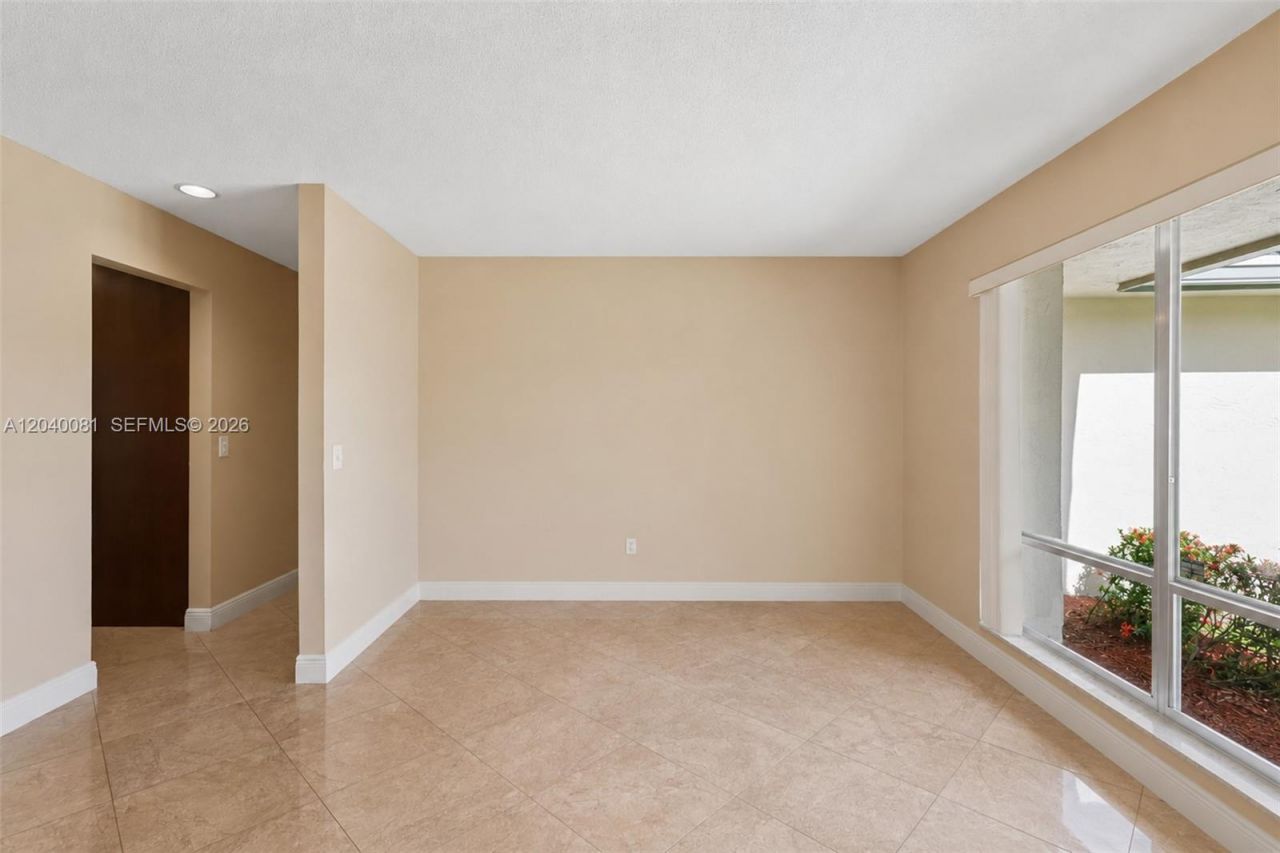 2518 NW 121st Dr, Coral Springs, FL 33065 Photo