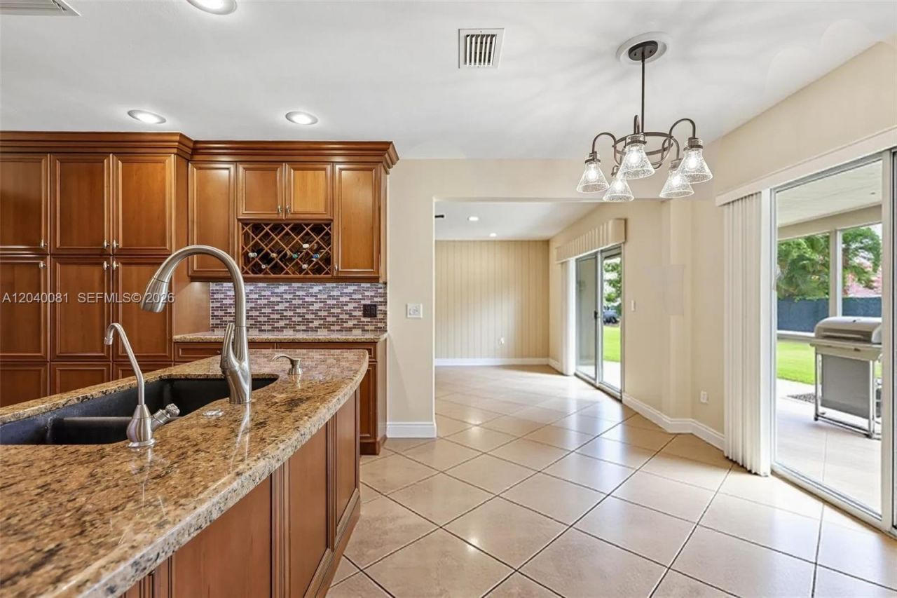 2518 NW 121st Dr, Coral Springs, FL 33065 Photo