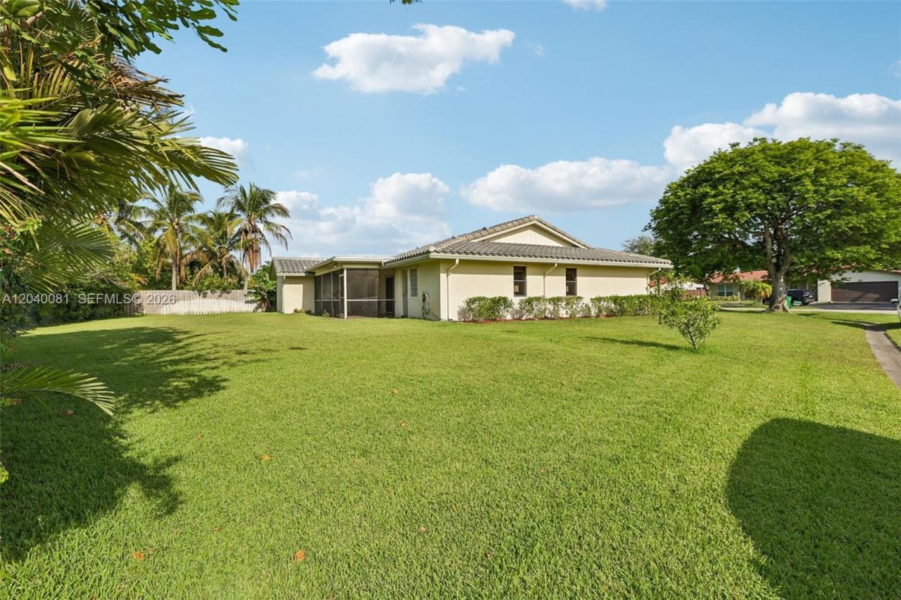 2518 NW 121st Dr, Coral Springs, FL 33065 Photo