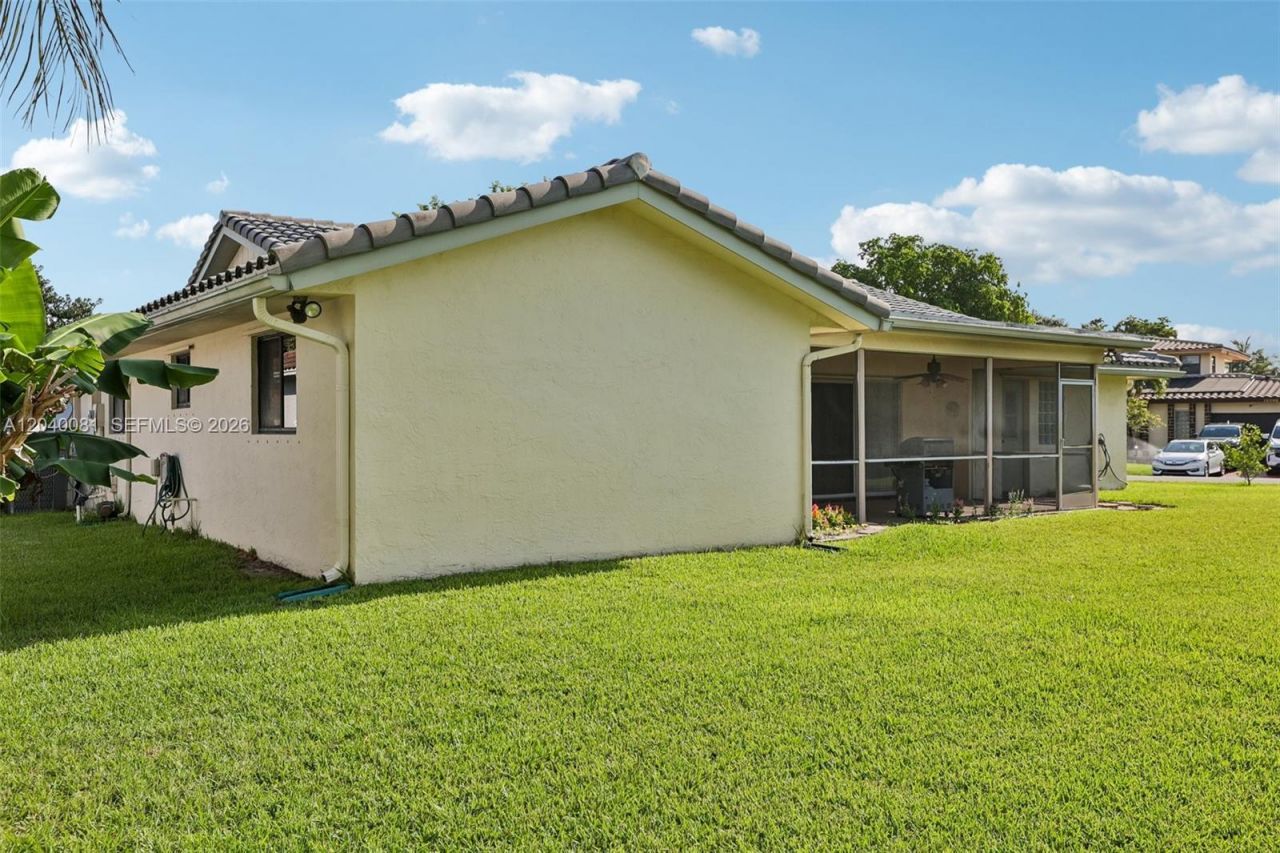 2518 NW 121st Dr, Coral Springs, FL 33065 Photo