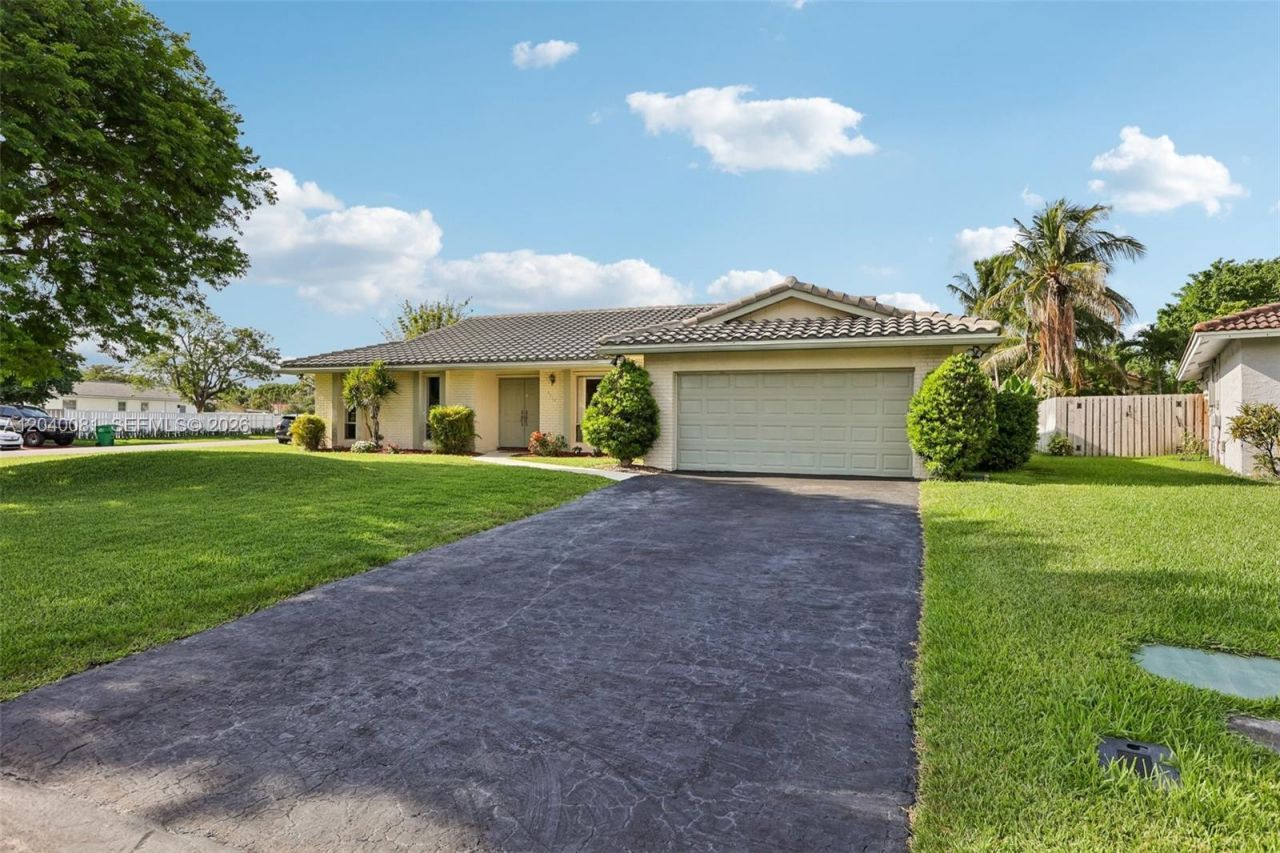 2518 NW 121st Dr, Coral Springs, FL 33065 Photo