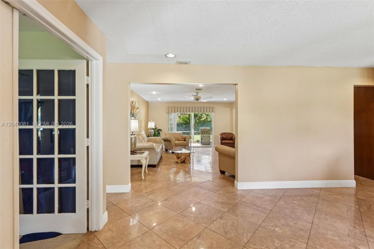 2518 NW 121st Dr, Coral Springs, FL 33065 Photo