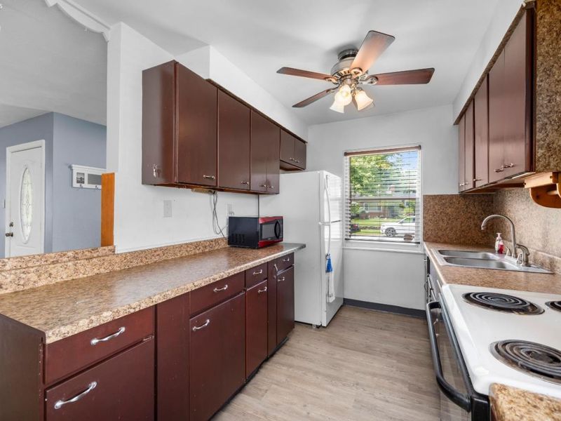 130 Roger Avenue, Bellevue, OH 44811 Photo 9