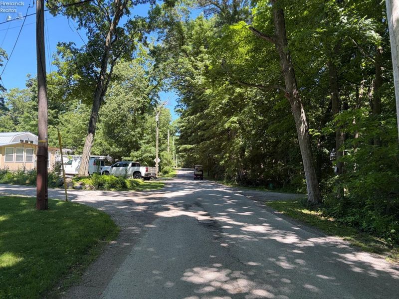 693 New Colony, Put in Bay, OH 43456 Photo 7