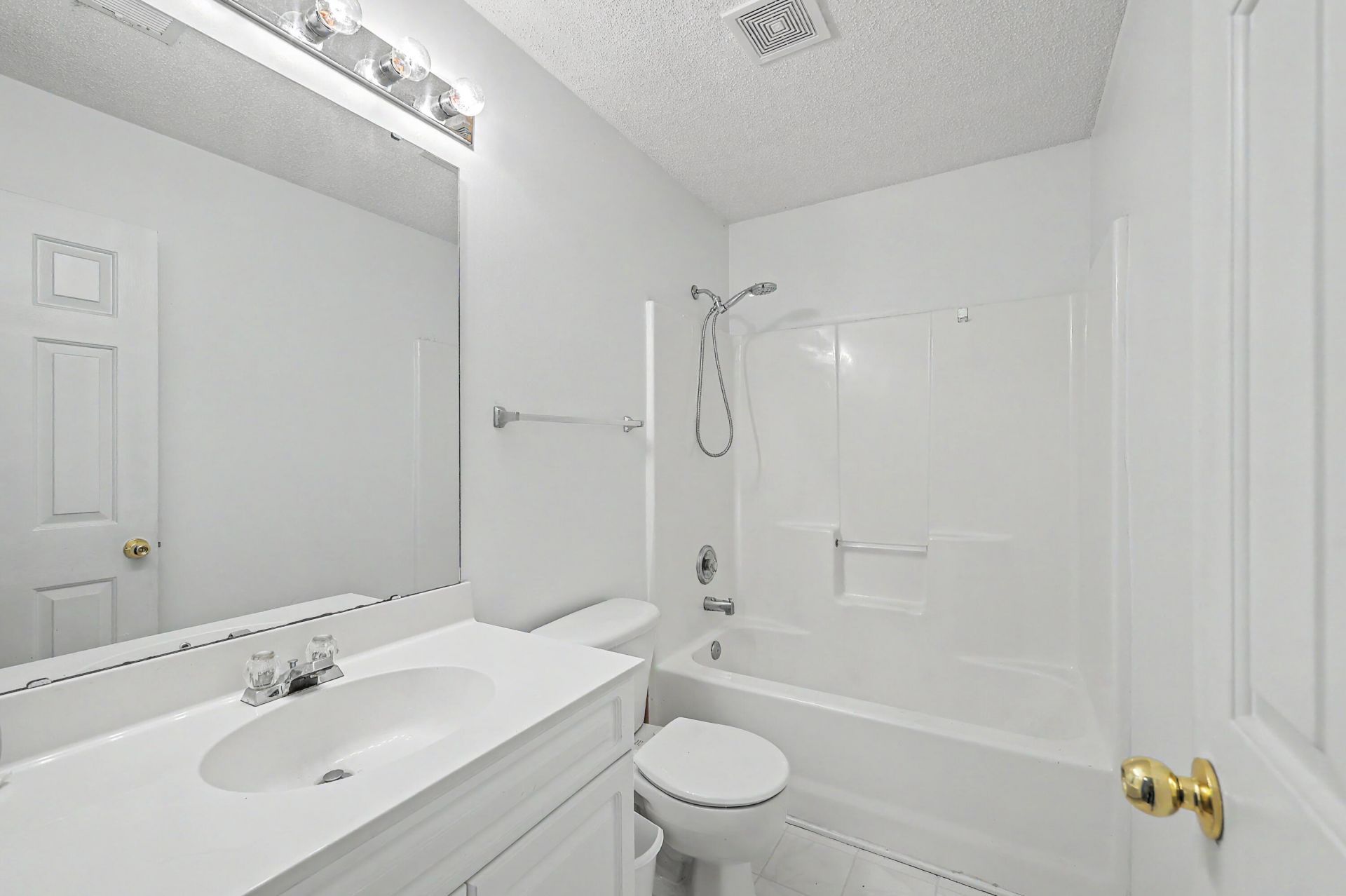 8047 Old London Road Photo 23
