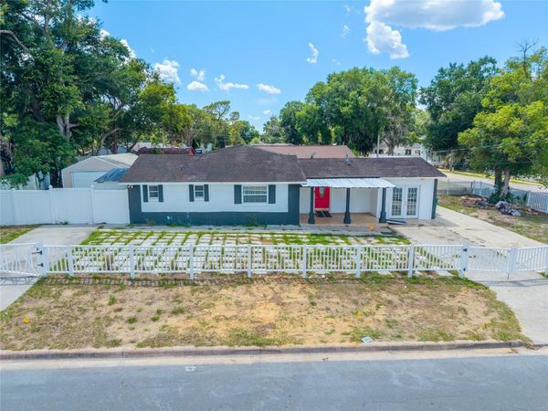 1230 E 1ST AVENUE , MOUNT DORA, FL 32757