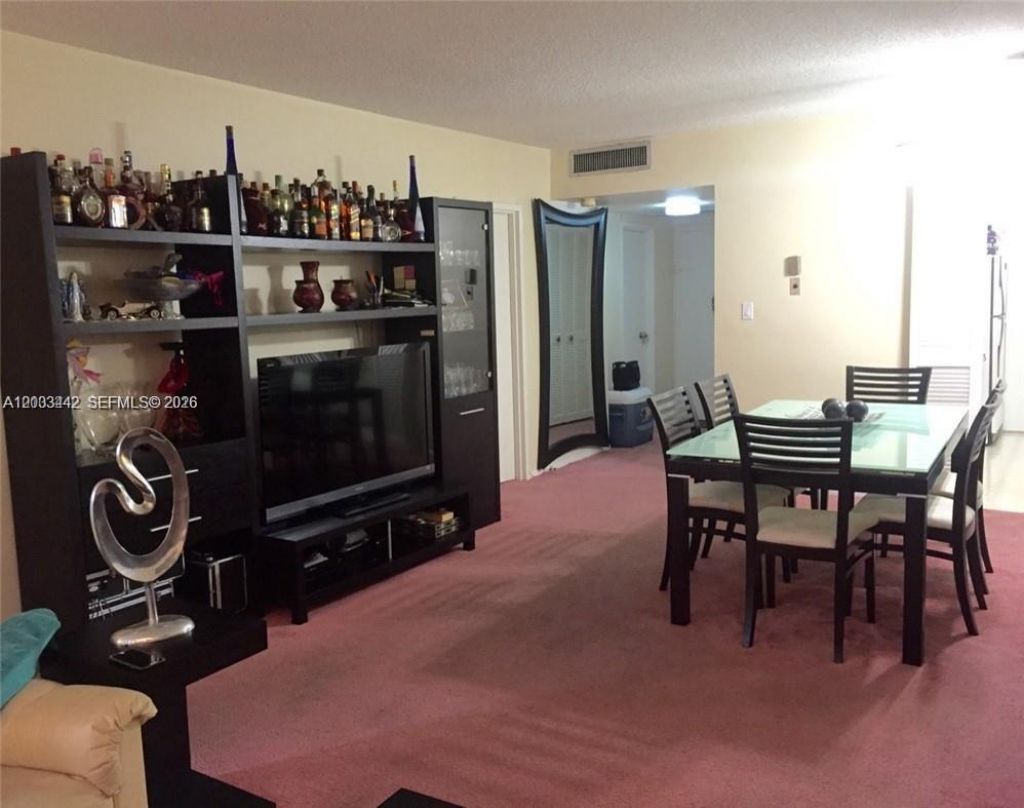 5401 Collins Ave , Unit 231, Miami Beach, FL 33140 Photo