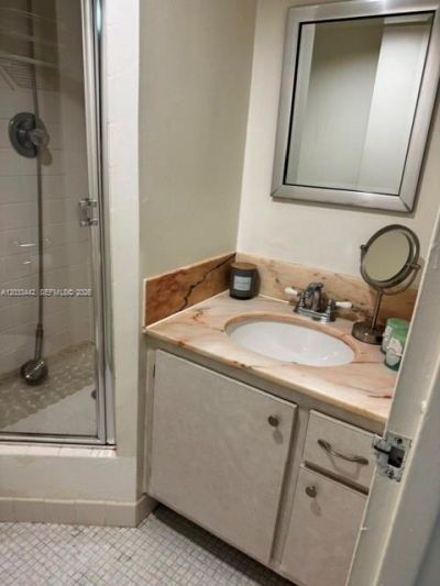5401 Collins Ave , Unit 231, Miami Beach, FL 33140 Photo