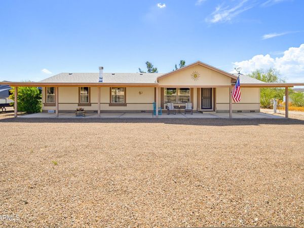 43807 N 2ND Avenue, New River, AZ 85087